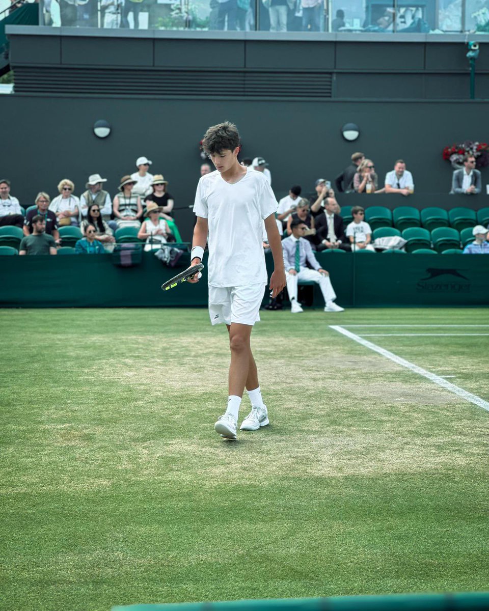 Good luck to Eric who is competing in the U14 Wimbledon Invitational this week🌱🍓

Eric won his first round match yesterday💪

#TeamBath #Wimbledon #U14