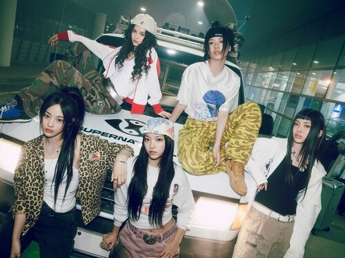 kvibe_yonhap's tweet photo. NewJeans' #Hyein Returns from Injury, Full Group to Perform on Music Shows
#NewJeans #뉴진스 #Hyein #혜인 #컴백 #부상 #음방 #완전체 #Fullgroup #allmemebers @NewJeans_ADOR
https://t.co/0GYtOQkzGR https://t.co/rpgY2iDbo9