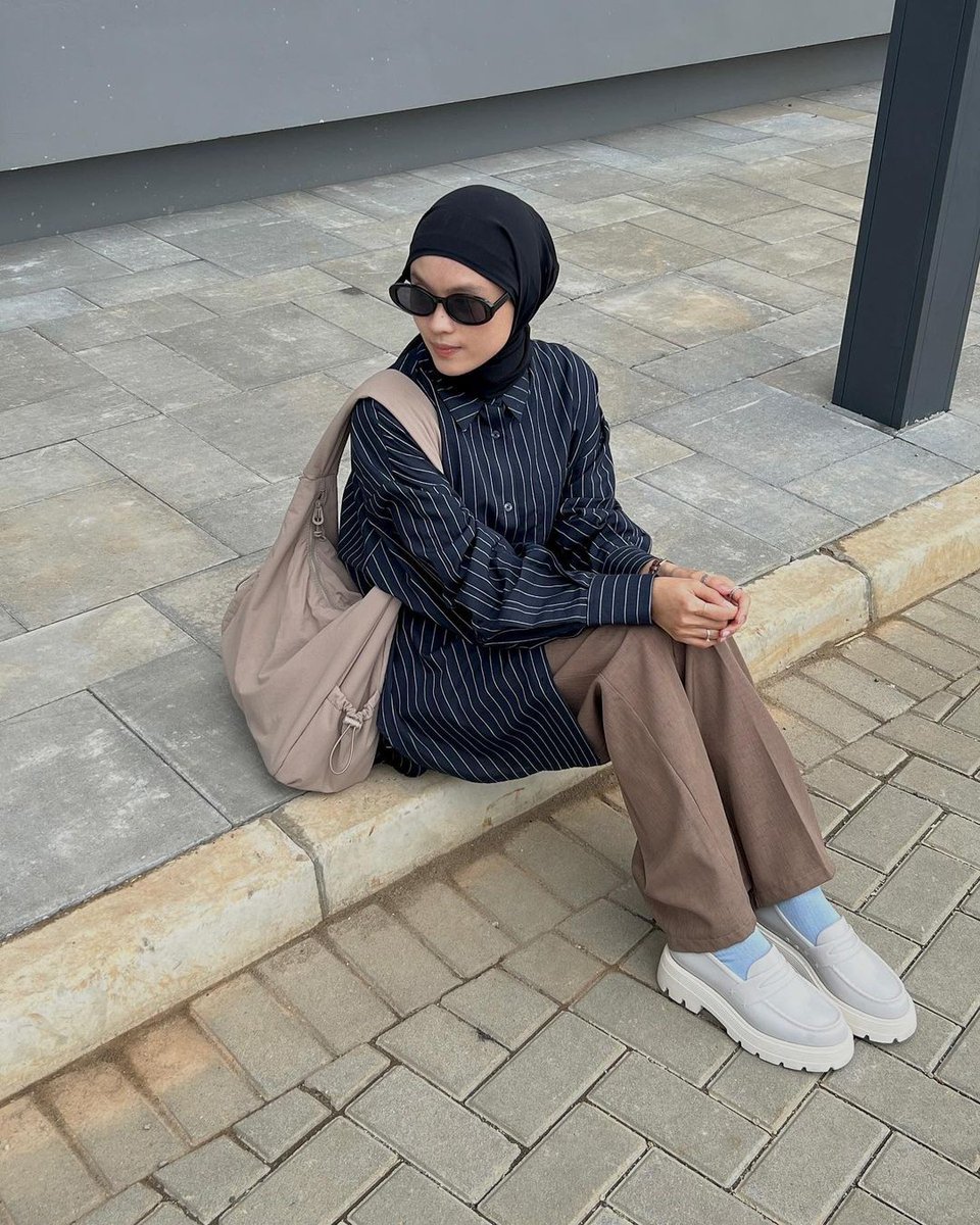 kali ini aku mau spill casual outfit yang looknya classy