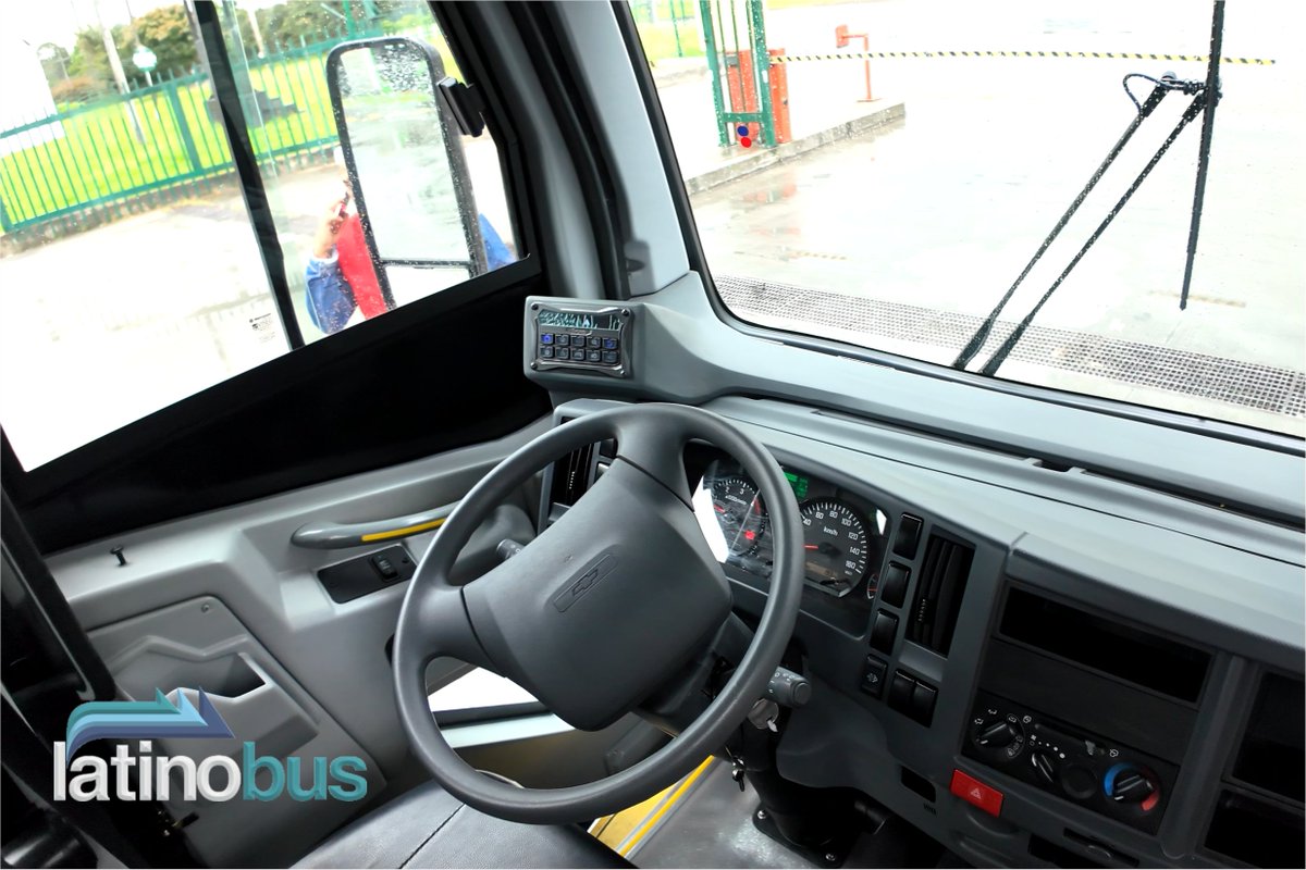 Nuestro #photoshoot del día. Se trata del nuevo Senior Smart Urbano de Marcopolo, desarrollado en el país por Superpolo y que ofrece una solución para la movilización dentro de los pequeños centros urbanos o en municipios medianos y pequeños.
#Marcopolo #Superpolo #Mejorenbus