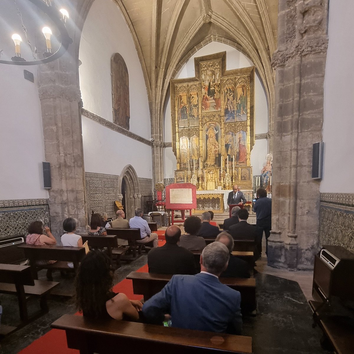 Universidad de Sevilla tweet media
