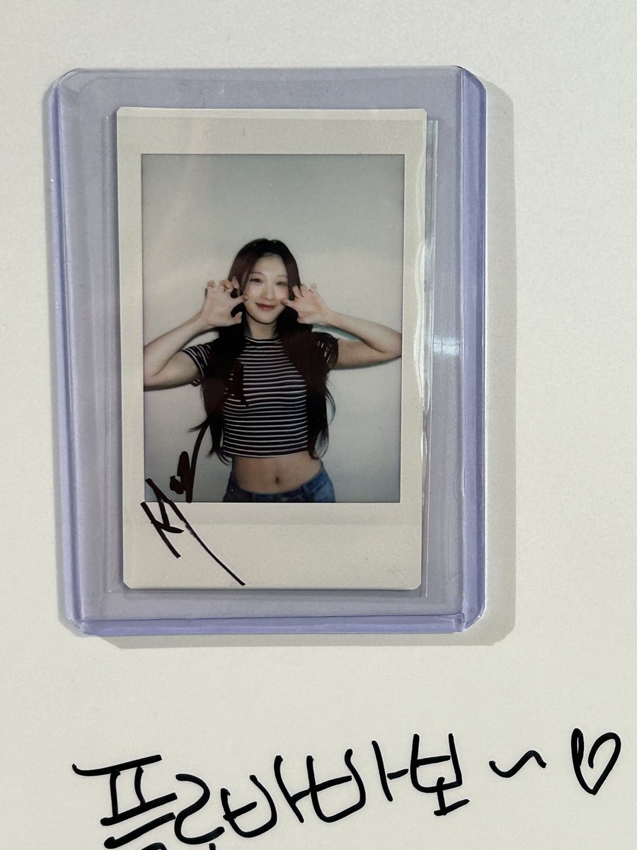 f9_sy9ood's tweet photo. 여름과 너무 잘어울리는 프로미들이 가득한 사진전이라 매우 행복한 시간이었습니다👍
MD들도 너무 이쁘게 나와서 바로 샀네요🥹
8월 컴백이 너무나도 기대됩니다‼️

#fromis_9 #프로미스나인
#FROM_SUMMER
#프로미스나인_사진전_위드뮤
#프로미스나인과_함께하는_여름
#FromSummer https://t.co/VCpRegSRfP