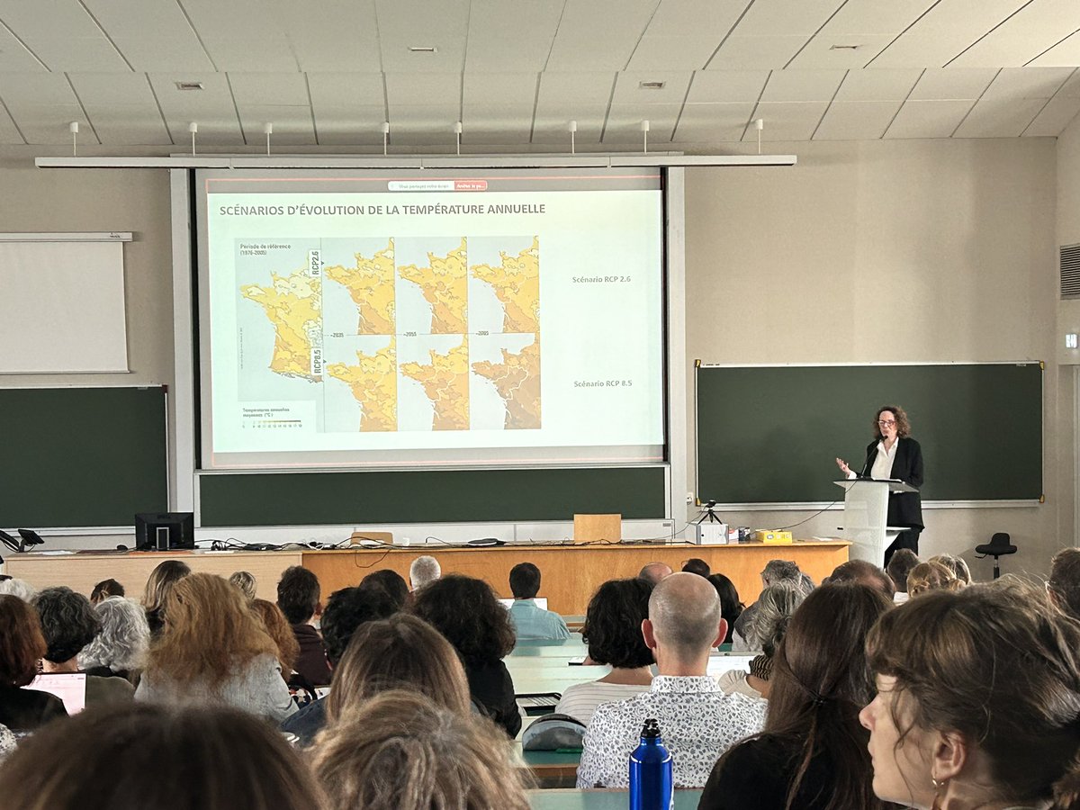 Lancement de la #journée #DDRS de l’<a href="/UnivAngers/">Université d'Angers</a> avec la conférence de <a href="/VirginieRaisson/">Raisson-Victor Virginie</a>, présidente du #GIEC Pays de la Loire, devant les personnels de l’#UA venus en nombre.
#responsable #solidaire