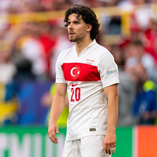 Digitale333's tweet image. The Guardian'ın "EURO 2024'te Değerine Değer Katanlar" listesinde 2 Türk oyuncu yer aldı.

🇹🇷 Ferdi Kadıoğlu
🇹🇷 Barış Alper Yılmaz