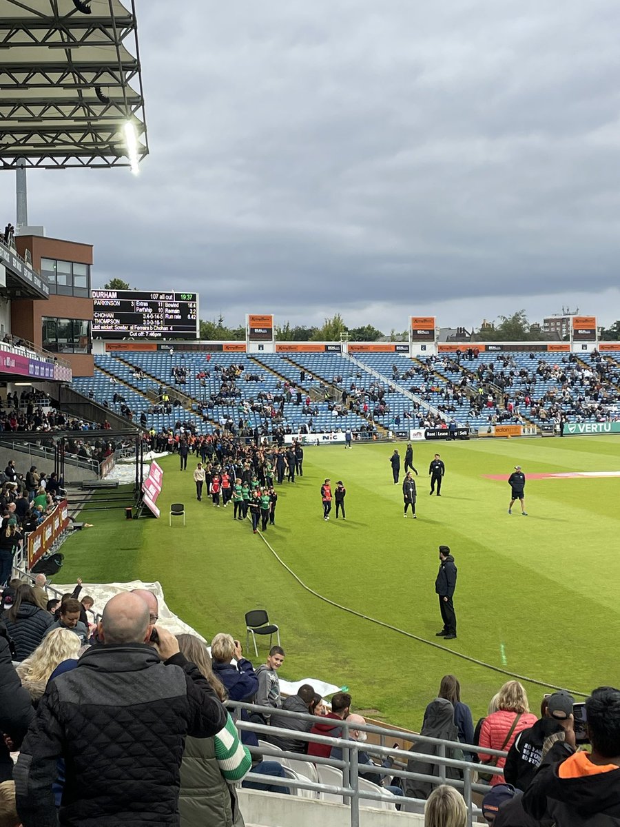 Great evening at the #YORvDUR T20 <a href="/YorkshireCCC/">Yorkshire CCC</a> make the Performance Pathway really special for the junior cricketers. Fantastic to get the players on the pitch and the recognition from the fans 👏 👏 👏 #juniorcricket #yorkshirefamily
