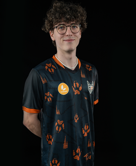 Still w @/ExceptionalGM  
LF Options due to not "making" VCL-Relegation :')

- IGL Initiator
- Bootcamp (1x) + Lan EXP (2xDE, 1xINT)
- T1 Pracc , T2 Official (VCL Rele 2024)
- Premier #3 
- VRC Dach: 
   #4 w/ EXG, #8 w/ KIT, #9 w/ TOG 

Dc: spitzer.

♻️ &amp; ❤️ appreciated :)