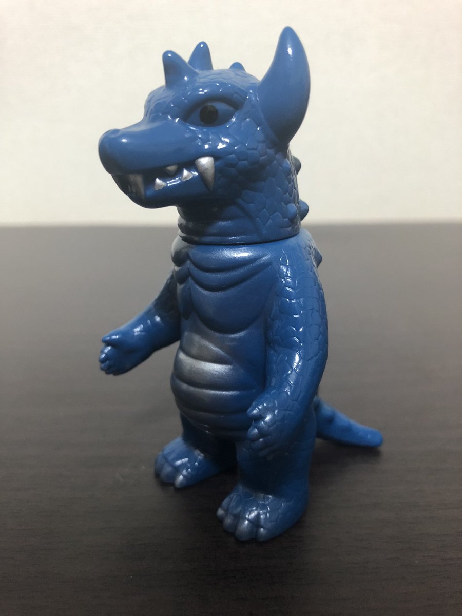 ibrk_gangu_stud's tweet photo. ミニサイズながらも細やかなウロコ表現にウットリしちゃうネ✨
ぽっこり出たお腹も昔の怪獣ソフビオマージュ?
青成型にシルバースプレーが映える逸品でございます🙇
(鉄男)
#ゴデス #spectrumlab #ソフビ #インディーズソフビ https://t.co/BHYAl26qlu