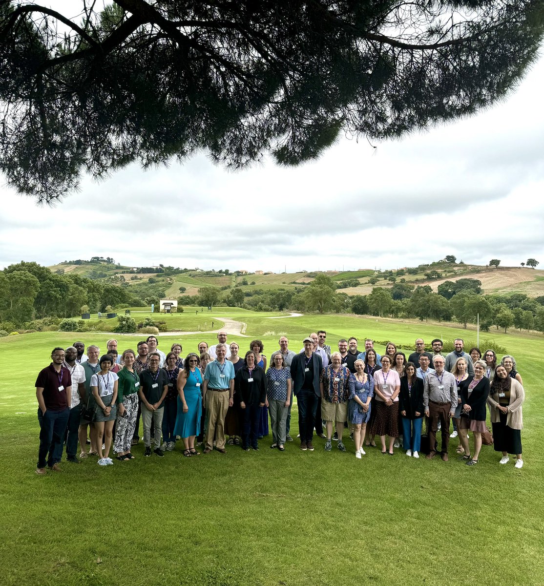 What a great bunch of delegates for our
#FIP24 conference 💜 

Looking forward to a cultural trip this afternoon to the lovely Óbidos followed by an afternoon session on Chromophore Design and Excited-State Dynamics and Gala Dinner this evening!