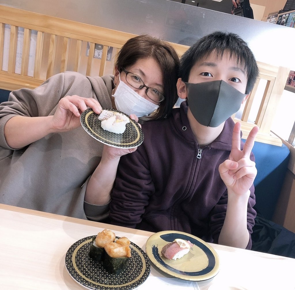 PerformerRyo's tweet photo. 今日はお母さんの最後にいた所に行きました。
お母さんにしてあげれたことはあるかなとか、自分がもっと気づいてあげたらとか…
お母さんが居ない一年は表面は元気に‼️
でも心はやっぱりネガティブで…
自分もどれだけ元気で居られるかはわかりませんが、母の息子らしく堂々と生きたいと思っています。 https://t.co/XHimirMkwt