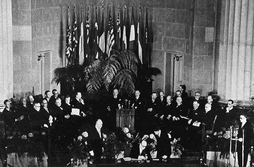 IcelandNATO's tweet image. Then and now. On 4 April 1949 twelve Allies signed the Atlantic Treaty at Mellon Auditorium, Washington DC. Earlier this week 32 Allies gathered in the same chamber to commemorate 75 years of NATO unity and resolve.