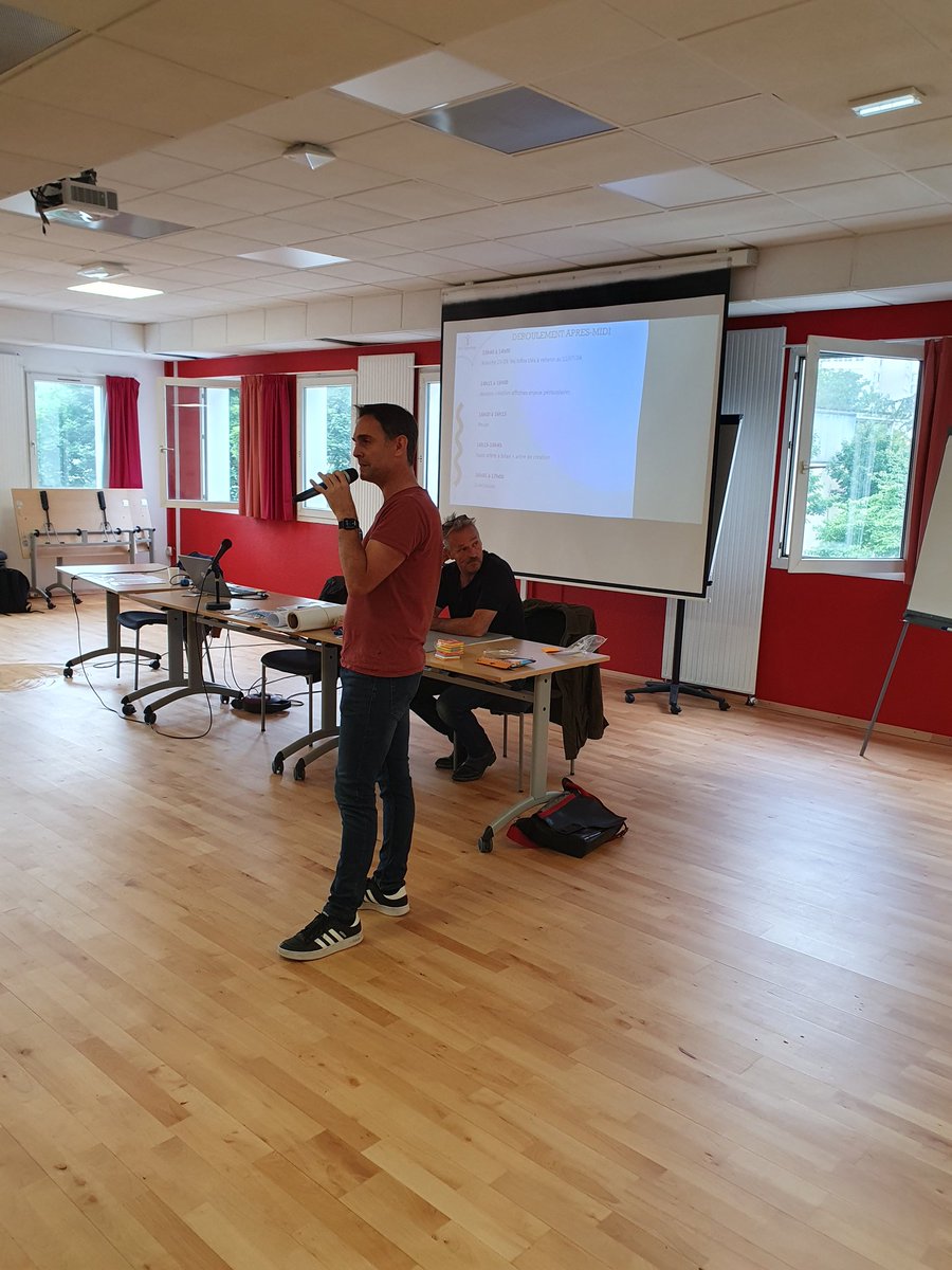 Ce jour, plénière avec les directeurs #périscolaires, avant des congés bien mérités ! Une occasion de faire le point sur l'année et d'échanger sur les projets réalisés, et de se projeter sur l'an prochain 💪
#echangedepratique <a href="/nantesfr/">Ville de Nantes</a> <a href="/LL_Ouest/">Léo Lagrange Animation (Ouest)</a>