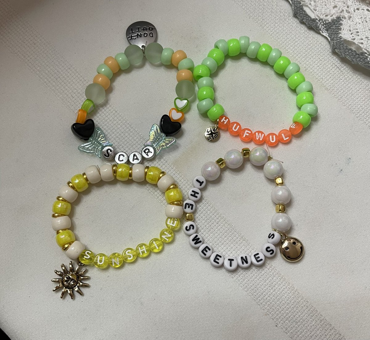 acousticsetluke's tweet photo. stayed up late making two full sets of single charm bracelets inspired by the entire Superbloom track list. Here’s one of the sets 🫶🏻🌞🌻💚 https://t.co/6vokvgnIV2