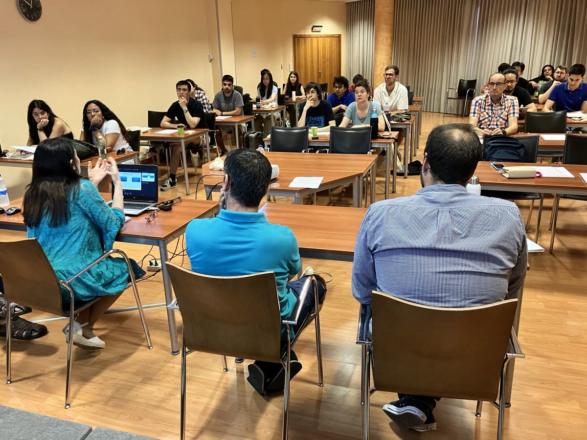 The last round table of the Summer School on Nanofabrication and Electron Microscopy just started! Great week in Jaca! Thanks to ⁦<a href="/RedNanolito/">Red Nanolito</a>⁩   ⁦<a href="/Elecmi_ICTS/">Elecmi</a>⁩ ⁦<a href="/CexUnizar/">Cursos Extraordinarios - Universidad de Zaragoza</a>⁩ ⁦<a href="/unizar/">Universidad Zaragoza</a>⁩