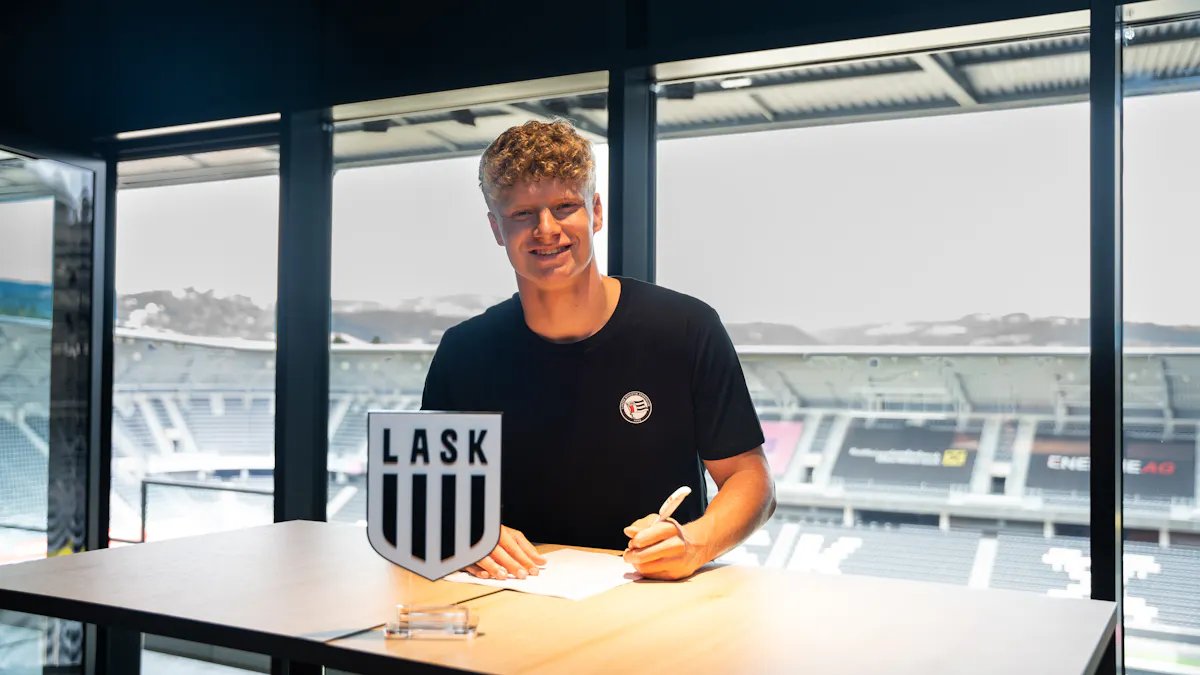 🇦🇹 Brandon Pursall featured yesterday for LASK in a friendly vs Galatasaray.

The 20-year-old recently joined the Austrian side from non-league club Mousehole. He was previously at Plymouth Argyle.

The defender will initially join the club's B team in the third-tier.

#pafc