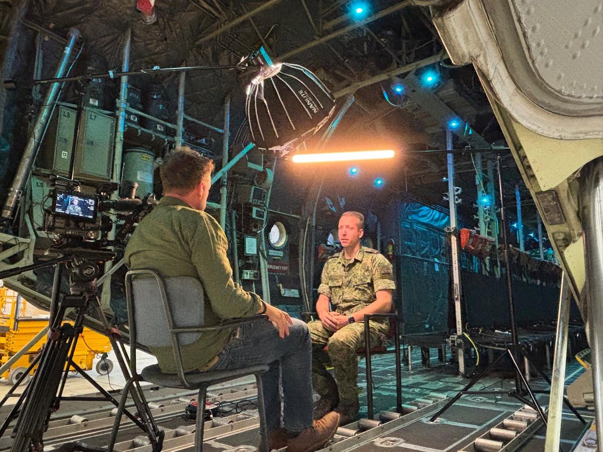 VlbEindhoven's tweet image. Kijktip📺 Dit weekend is er aandacht voor de inzet van onze collega's bij de repatriëring van de MH17-slachtoffers 10 jaar geleden. Bij EenVandaag (zaterdag om 18:15) en Hart van Nederland (zondag rond 22:30) delen zij hun verhalen over deze indrukwekkende periode.