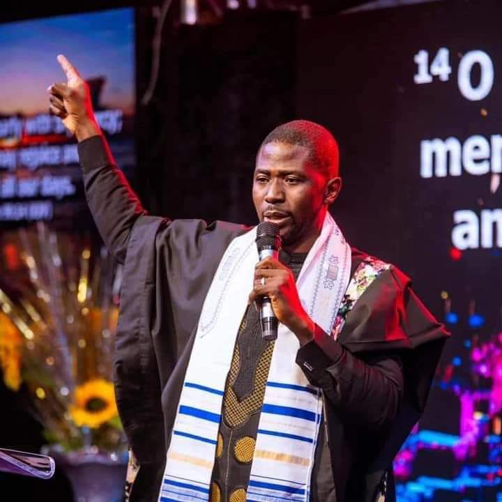 BenjaminFasola's tweet photo. I believe that to have any credibility as a leader, you must live what you say you believe. If you want to create a legacy, you need to live it first!

P. Benjamin Fasola Ministries/ Generational Blessing Prayer Network 

GenerationalBlessing 💯🗝️🔥💞 https://t.co/xwhcPZKv8A