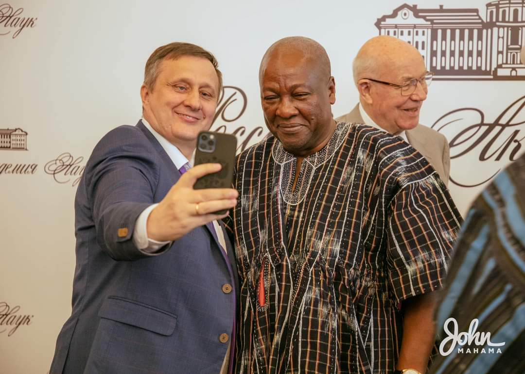 sayhameed's tweet image. Mahama in Moscow ❤️