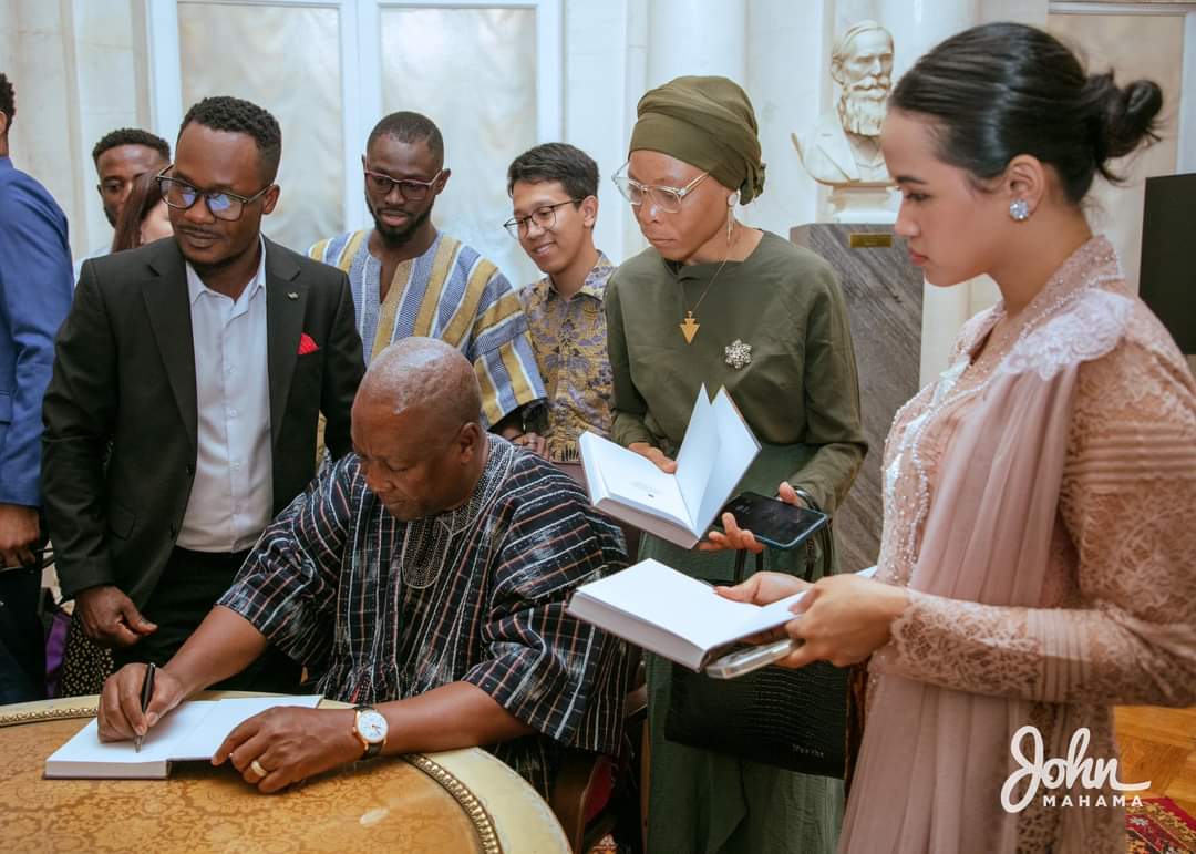 sayhameed's tweet image. Mahama in Moscow ❤️