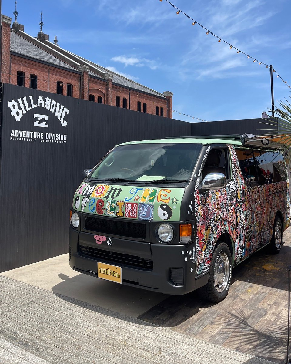 flex_dream's tweet photo. #BILLABONG STORE湘南に #Greenroom Galleryオープン！
7/13土 FreeBeerSaturday開催🍻

👉赤レンガ倉庫で開催されたGreenroom Fes期間中にペイントされた #丸目ハイエース がBILLABONG 湘南に展示💥

👉https://t.co/aYXwcvdb8m

#ビラボン #グリーンルーム
#フレックスドリーム #flexdream https://t.co/dE0litvS4t