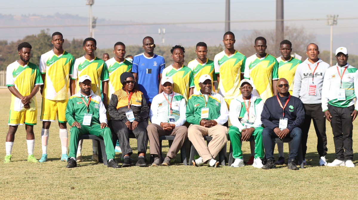CucsaRegion5's tweet photo. 𝗚𝗢𝗟𝗗 𝗠𝗔𝗧𝗖𝗛 | 𝗠𝗲𝗻'𝘀 𝗙𝗼𝗼𝘁𝗯𝗮𝗹𝗹

The two teams are ready 😃

#CUCSAGames | #Tshwane2024 https://t.co/9GLl99eaYA