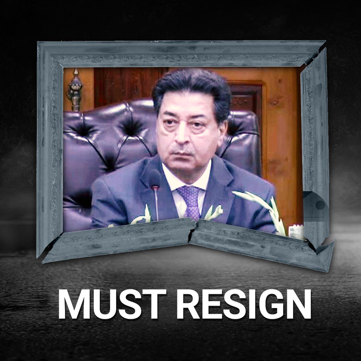 PTIofficial's tweet photo. سپریم کورٹ کی جانب سے تحریک انصاف کو مخصوص نشستیں دینے کے بعد ہم سپریم کورٹ سے مطالبہ کرتے ہیں کہ آئین کی کھلم کھلا خلاف ورزی کر کے تحریک انصاف کی سیٹیں دیگر جماعتوں میں بانٹنے پر کٹھ پتلی الیکشن کمیشن کیخلاف آرٹیکل 6 کے تحت کاروائی کرے۔ https://t.co/qe5euZQrCg