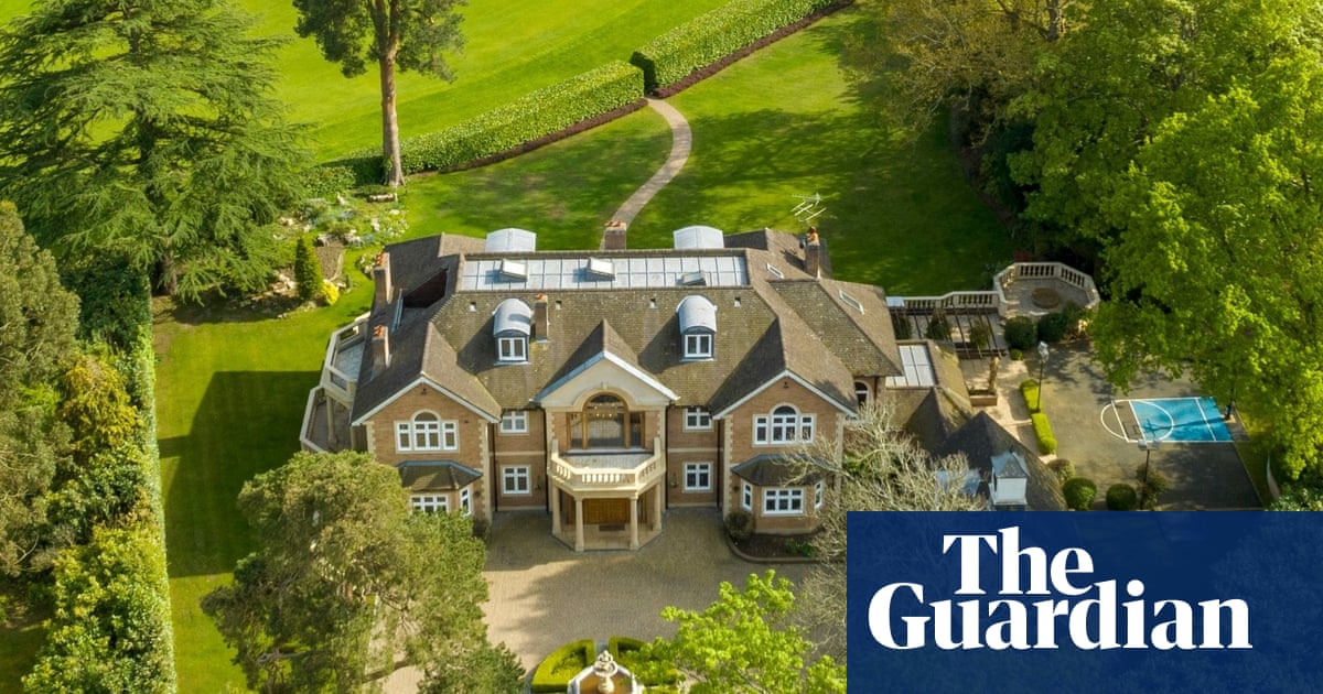 NextDoorProp's tweet photo. Homes to watch sport from in England – in pictures https://t.co/Q0gdHXNpGP https://t.co/IEhkMVtpbG