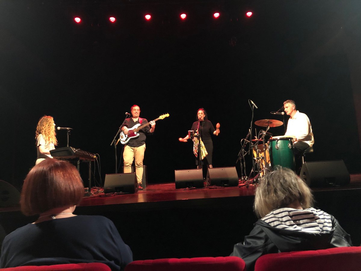 Les animations estivales ont été lancées jeudi 11/07 avec la chanteuse vénézuélienne Maria Gabriel Suarez et la quartet Caminando Une chanteuse solaire des musiciens épatants et un public conquis. Prochain RDV jeudi 18/07 avec le groupe Le peuple étincelle pour une musique de bal