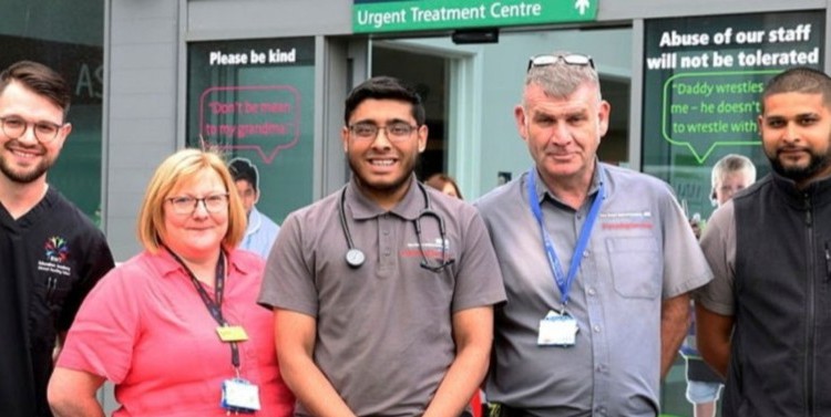 A New Cross Hospital Porter is set to start his new career as a Doctor – after being inspired following his diagnosis of Crohn’s Disease. Ali Sidat, 23, has graduated after five years at the University of Birmingham Medical School. Full story: bit.ly/3WtR5up