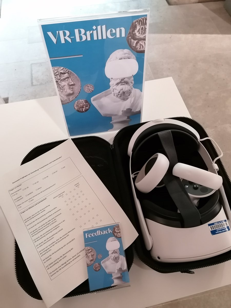 Heute ist auch der letzte Tag, an dem die Wanderausstellung "Tempelsteuer und Taubenhändler" vom SFB <a href="/AndereAesthetik/">SFB 1391 Andere Ästhetik</a> der <a href="/uni_tue/">Universität Tübingen</a> in Jena besucht werden kann (🙏 <a href="/krmnicek/">Stefan Krmnicek</a> und <a href="/eisclimber/">Luca Dreiling</a>), bevor sie nächste Woche weiterzieht. Zwischen 13 und 17 Uhr ist geöffnet! 🪙🔎