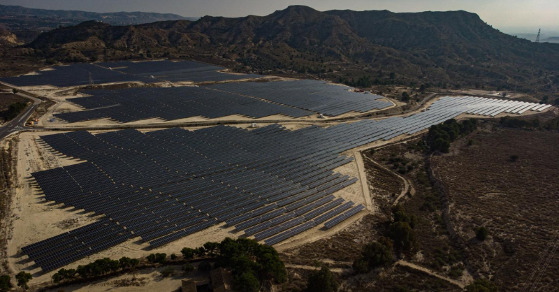 SOS_Rural's tweet photo. 🔴 ¡Firma Urgente!: NO a las macroplantas solares o eólicas. ¡Nos estamos quedando sin campos de cultivo! https://t.co/Wwhm094dyT