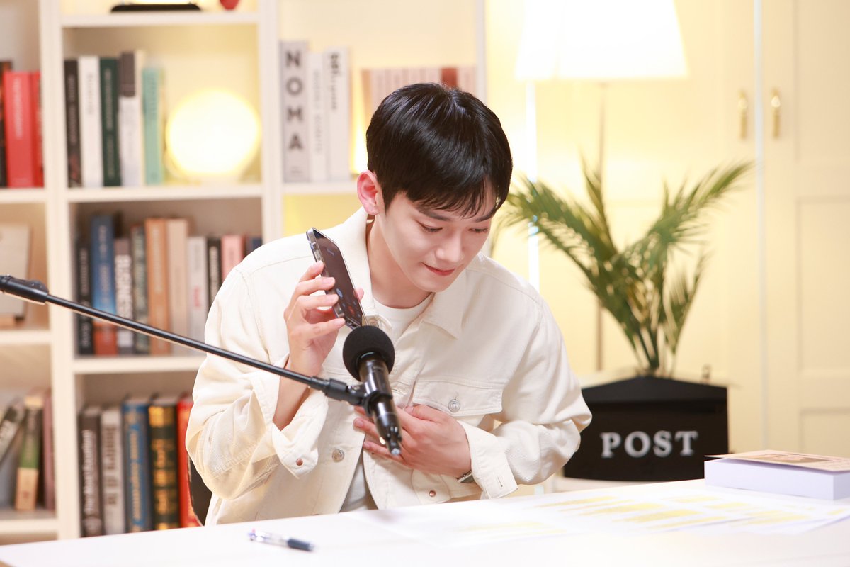 CHEN_official tweet media