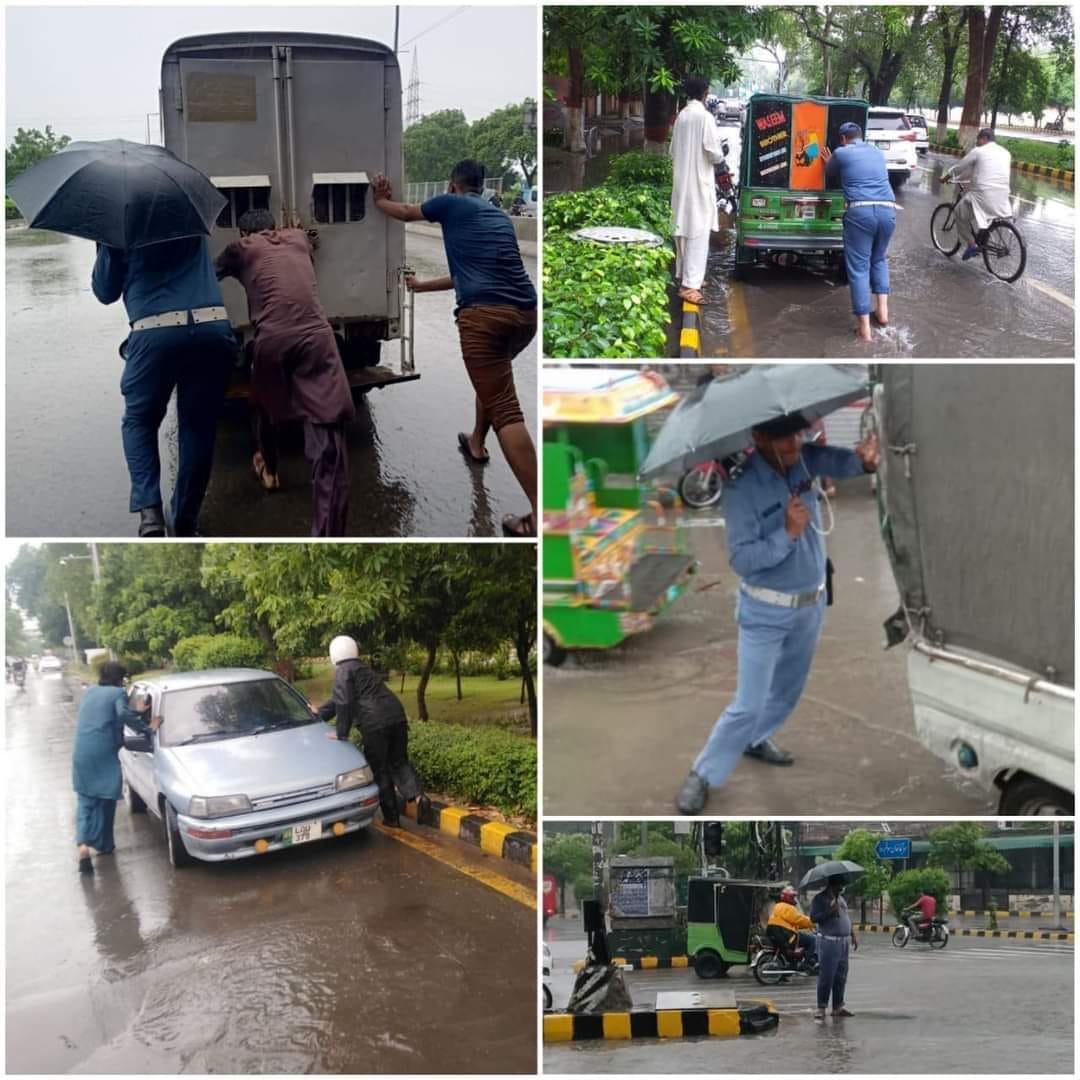 ctplahore's tweet photo. We are always there to help you.
#Rain #RainyWeather #Trafficpolice #PSCATV #PPIC3 #IGPPunjab #CCPOLahore #Lahorepoliceofficials https://t.co/5I7idUCHGQ
