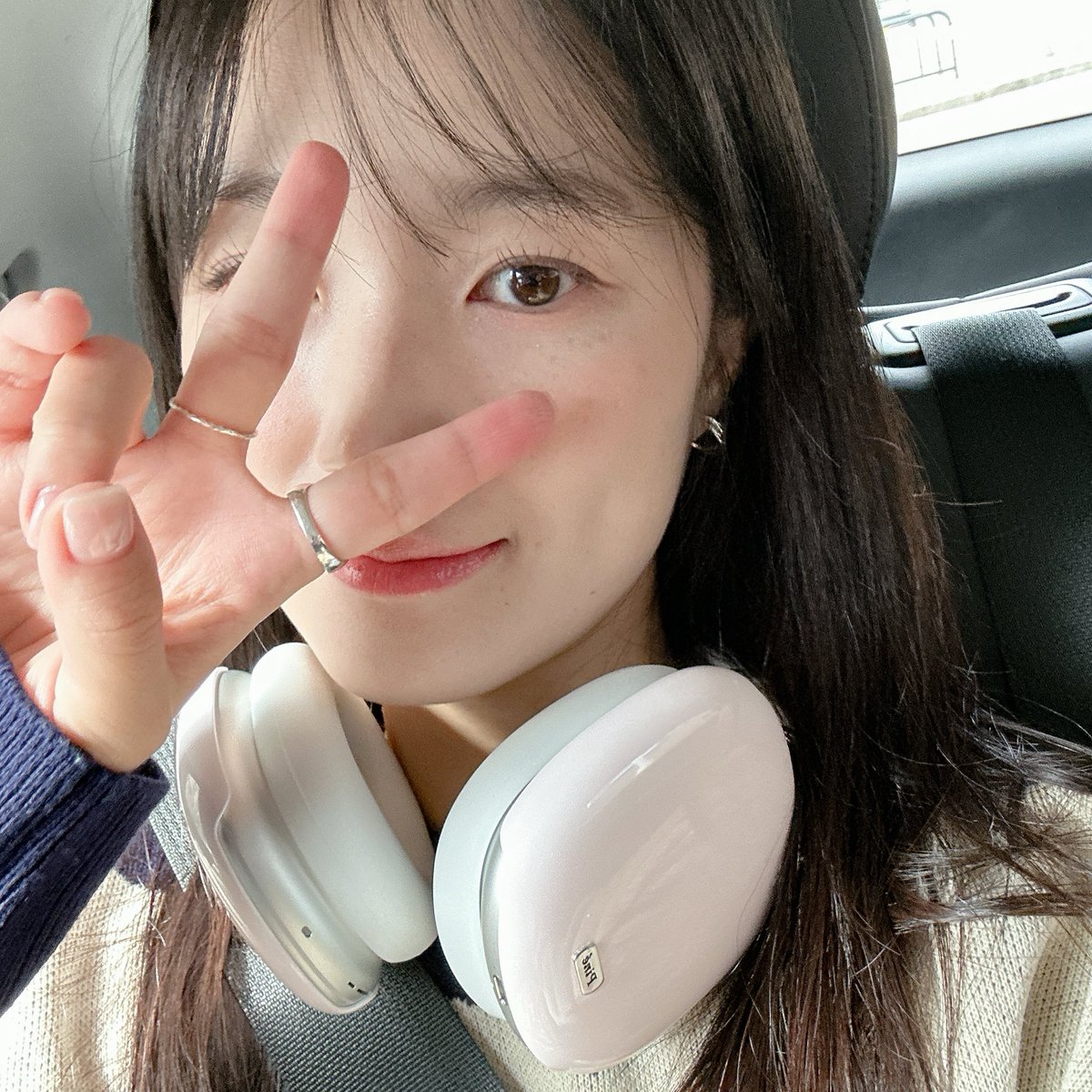 noranmailbox's tweet photo. 🗓️12.7
⌚️17:21-17:28

💛see you tomorrow
💛hooray
💛I’m back here too late right🥲
💛but can’t believe it’s the fanmeeting tomorrow already!!!!!!!!!!!!!!!!!!!
💛[image]
💛this is my selfie in London
💛I’m kind of just saying anything that comes to mind now

#김혜윤 #KimHyeYoon https://t.co/VimWvqhEi1