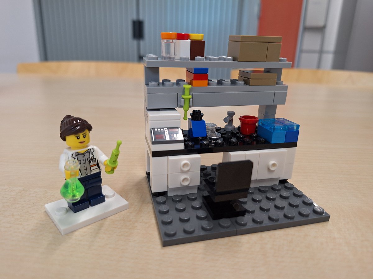 Thanks <a href="/MagdaRogowska/">Magda Rogowska-van der Molen</a> for this brilliant goodbye present! This is me in the lab 🤣 cultivating some bright green microbes (I guess there was no bioreactor lego)  @RIBESresearch