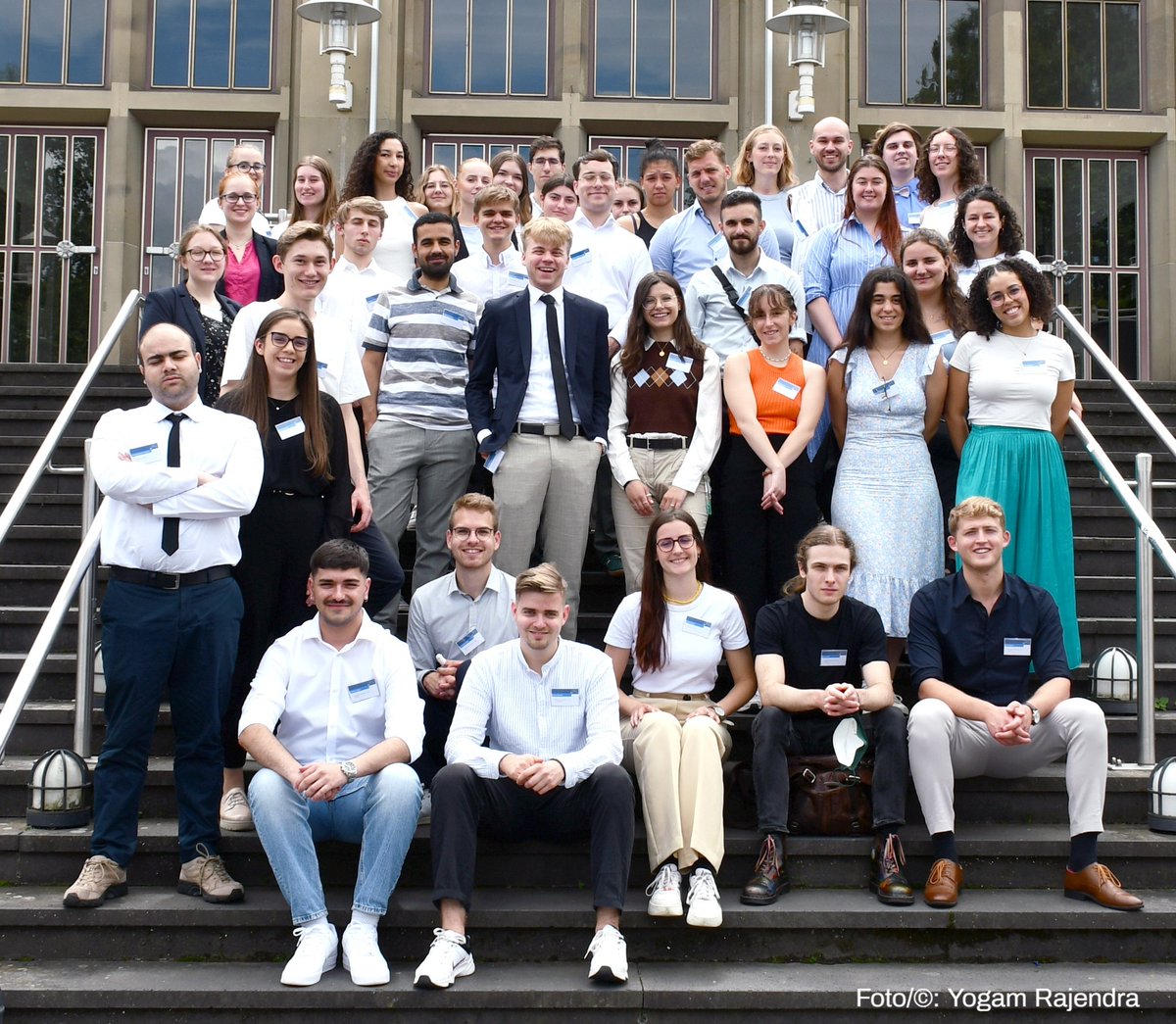 uni_mainz's tweet image. 🇪🇺 #JGUinternational: 50 Studierende aus 7 Ländern simulieren an der #UniMainz den Gesetzgebungsprozess der EU, indem sie in die Rolle von Abgeordneten des @Europarl_DE und Vertreter*innen der Mitgliedsstaaten des @EUCouncil schlüpfen und debattieren / #ModelEuropeanUnion