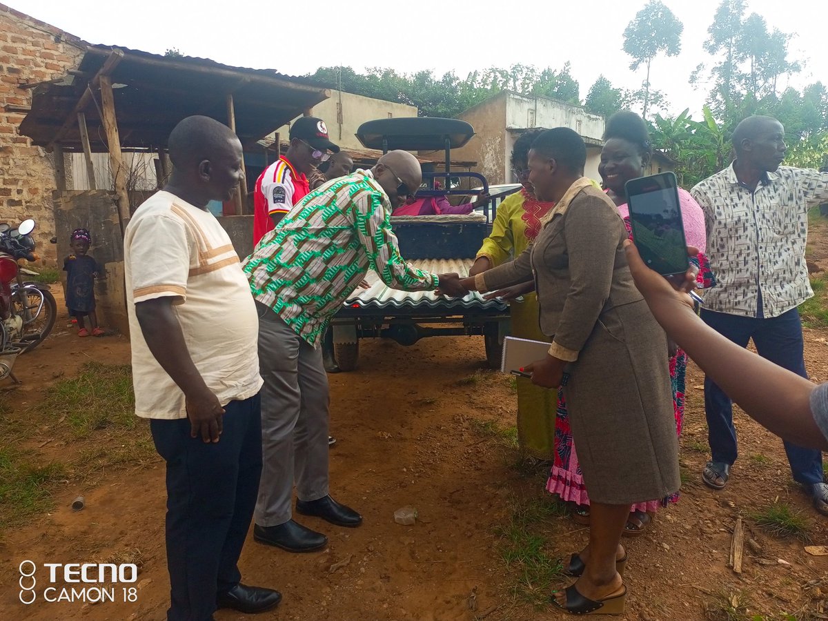After a heavy rainfall that roofed off Kawolongojjo primary school in Namungo Subcounty today the area MP Hon Lumu Richard together with the District Woman MP Joyce Bagala have donated 60 iron sheets to the school and they were handed to the SAS Namungo