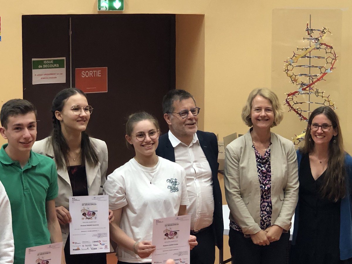 Deux élèves de Première Spécialité SVT du Lycée Schuman de Haguenau se sont distinguées lors de la nouvelle version du concours les Olympiades de Géosciences. lycee-europeen-schuman.eu/telech/tempo/2…