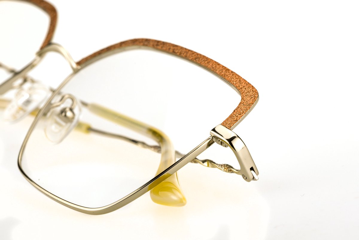 TopviewSales's tweet image. The frame is designed with natural corroded texture and twisted texture temples. Follow us for more latest designs.