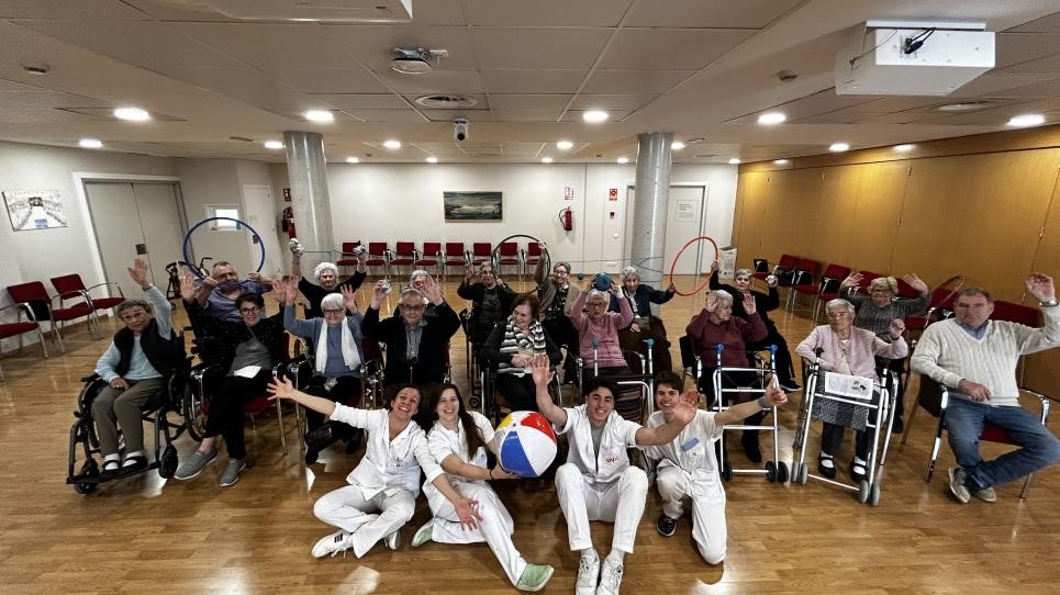 UDivulga's tweet photo. Dues residències d’#Osona participen al projecte europeu #Join4Joy de la @uvic_ucc, que fomenta l’activitat física entre la gent gran.
https://t.co/Aswy4VXQFv
@EUErasmusPlus #ERASMUSPLUS https://t.co/1PwKpvgeoY