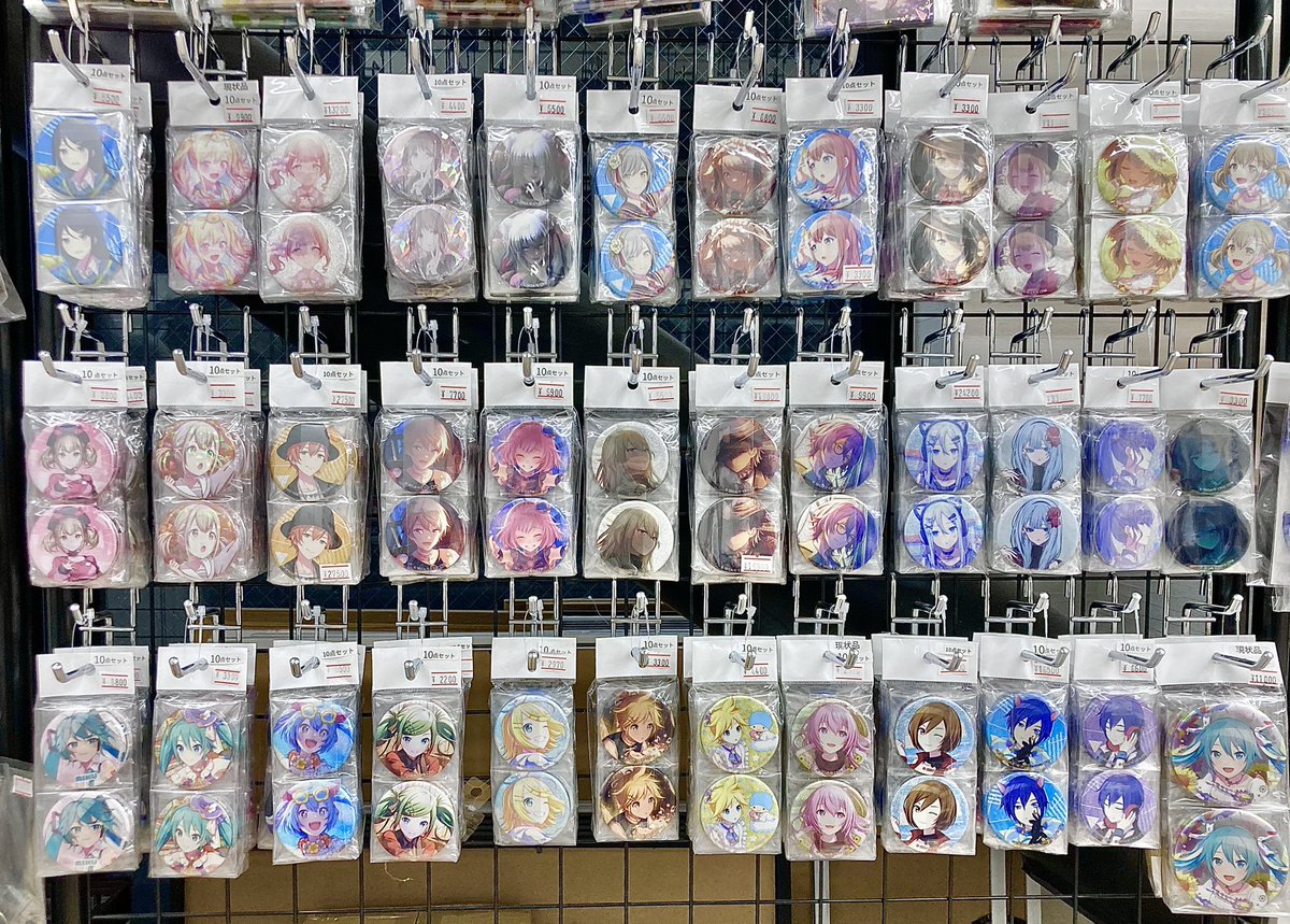 🐨コーナー紹介🐨】 KOALA池袋店では、 プロジェクトセカイの同絵柄