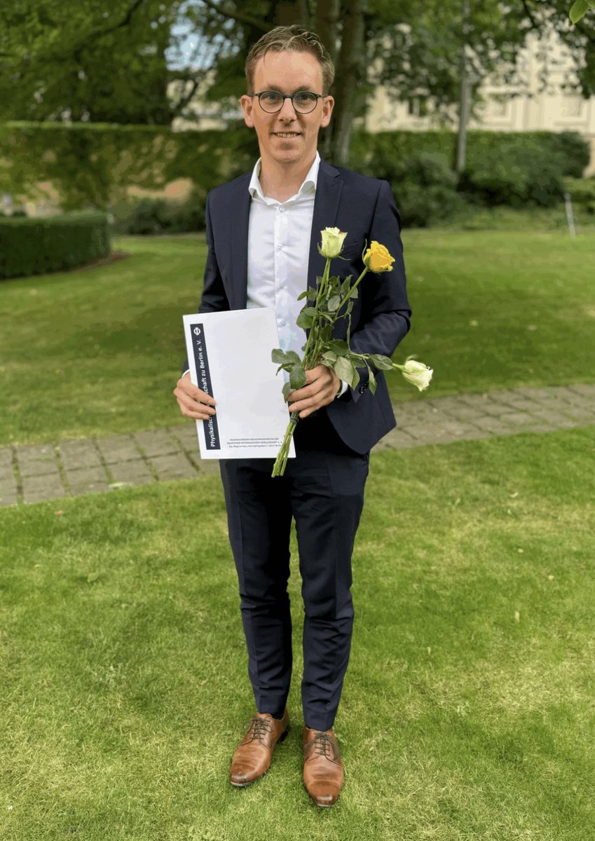 Jens Eisert (@jenseisert) on Twitter photo Congratulations, Maximilian Kramer, for winning this year’s study prize of the Berlin Physical Society for a Master’s thesis on “Quantum Algorithms for Satisfiability Problems.” <a href="/PhysikFUBerlin/">Physics at Freie Universität Berlin</a> Congratulations, Maximilian Kramer, for winning this year’s study prize of the Berlin Physical Society for a Master’s thesis on “Quantum Algorithms for Satisfiability Problems.” <a href="/PhysikFUBerlin/">Physics at Freie Universität Berlin</a>