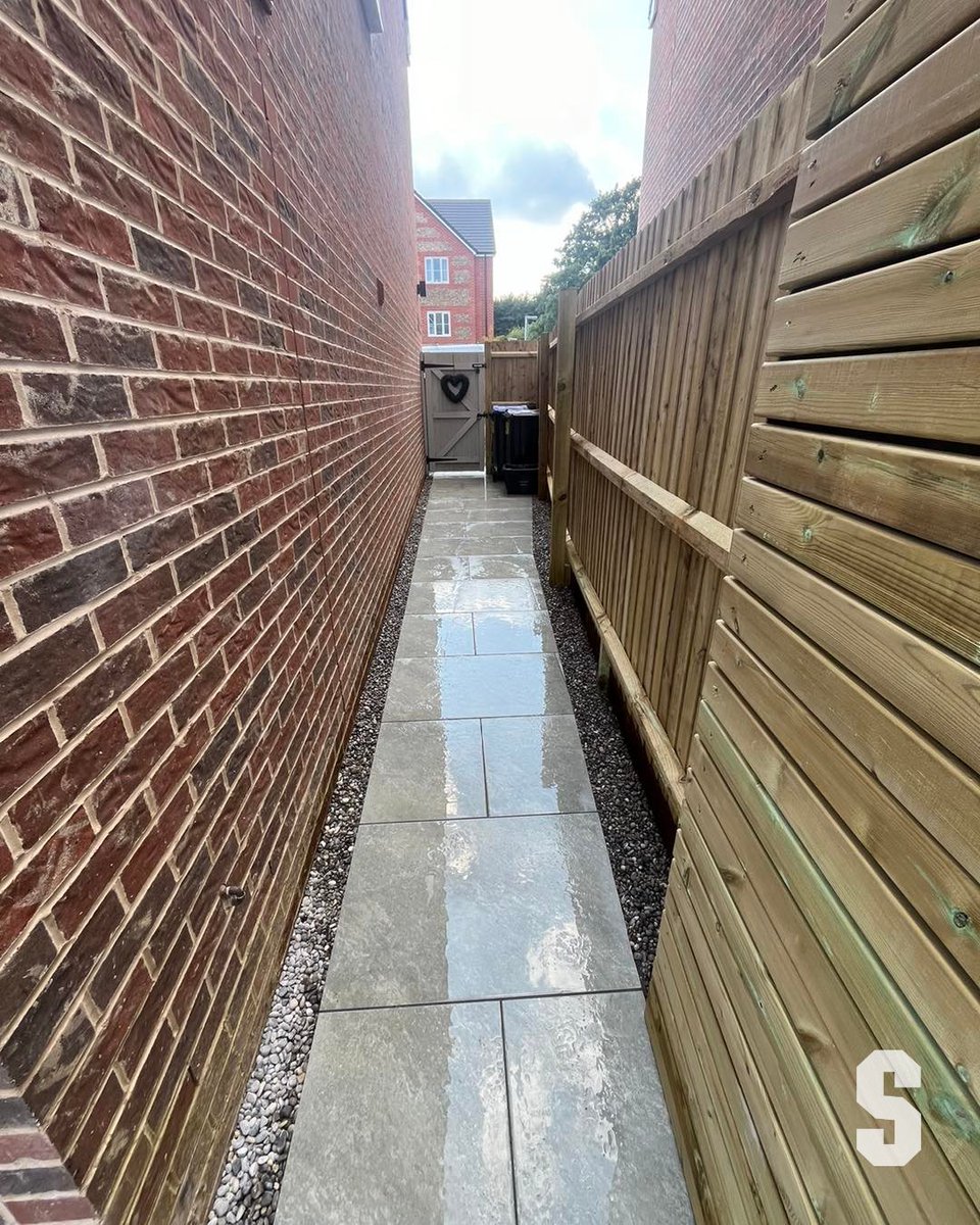 TweetSydenhams's tweet image. Impressive work by ASG Landscaping in St. Peter’s Place! 

They turned a bland #garden into a vibrant space with our #Pavestone Classic Porcelain 900x600 &amp;amp; @AzpectsLtd #EASYJoint &apos;Carbon&apos; from Salisbury.

Stay tuned for more #transformations! ✨

#PorcelainPatio
