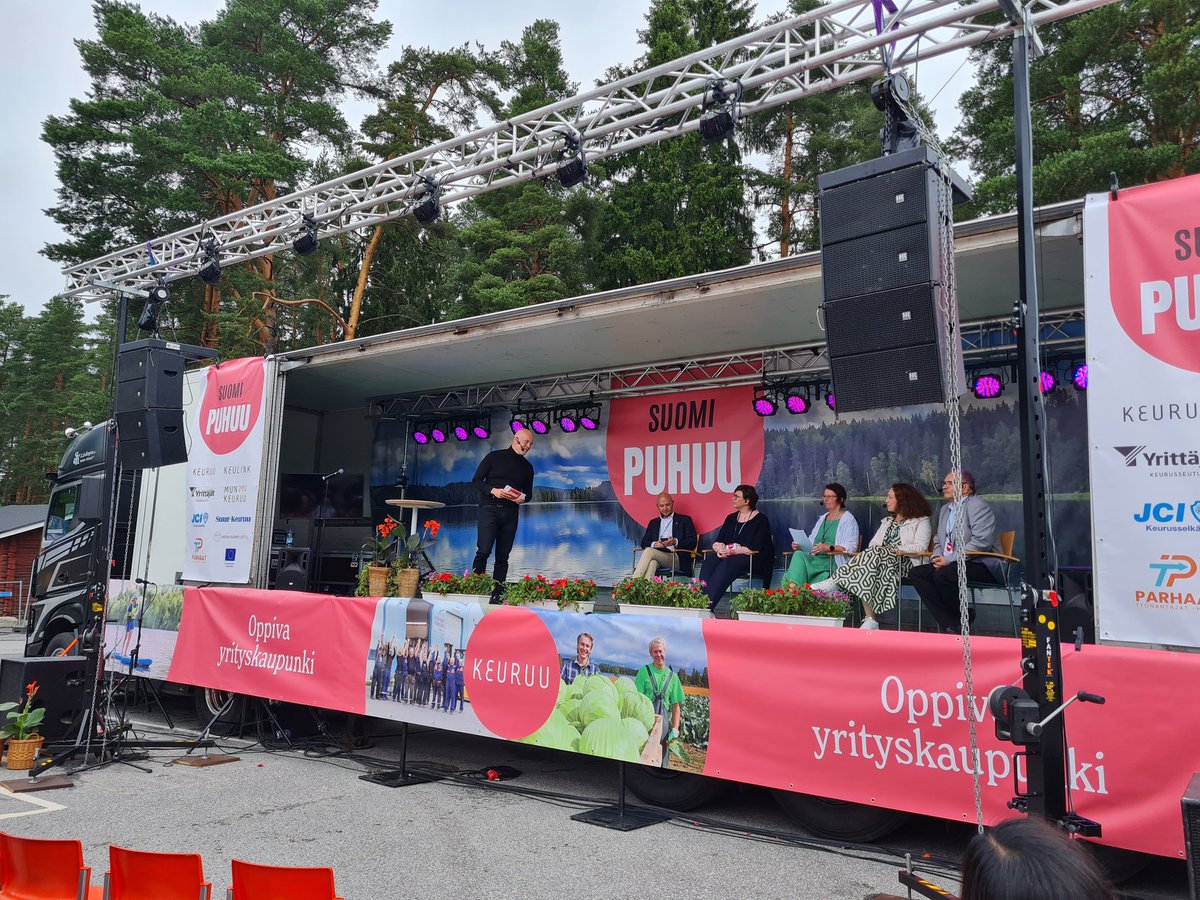 Keuruulla keskustellaan vastuullisuudesta. Mukana <a href="/petrisalminen/">Petri Salminen</a> <a href="/NKontoniemi/">Nea Kontoniemi</a>
<a href="/PeraahoPirjo/">Pirjo Peräaho</a> <a href="/IrisMakinen/">Iris Mäkinen</a> ja Mikko Leppälahti

#suomipuhuu
#keuruu