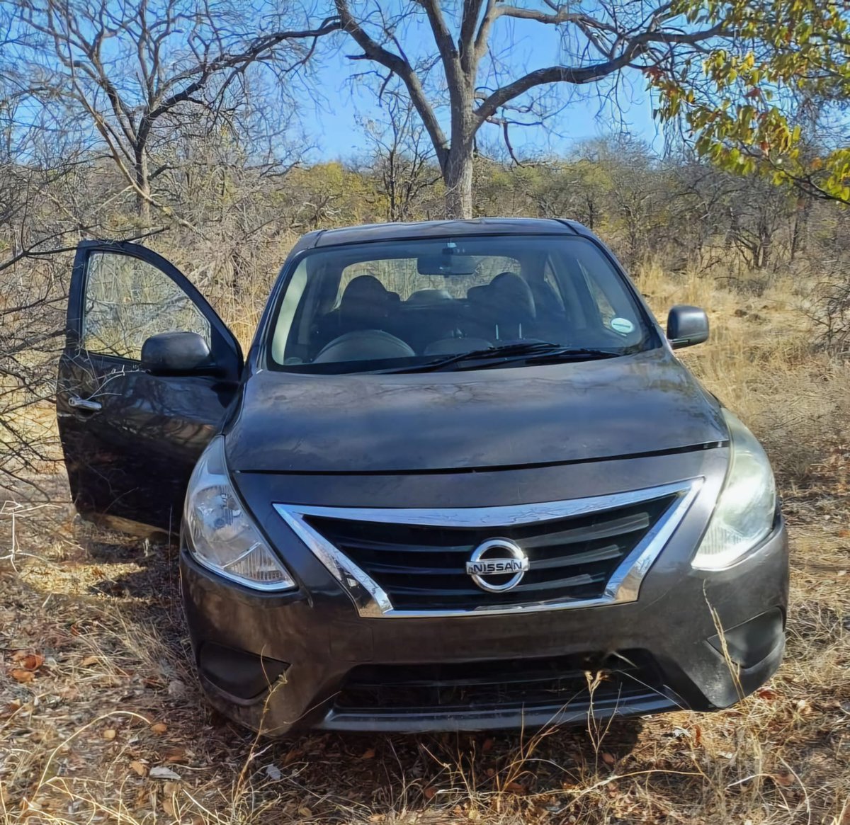 SANDF_ZA's tweet image. READ || More than two million rand worth of stolen vehicles were recovered by the South African National Defence Force in Limpopo.

facebook.com/share/p/d8TNvm…

Information by Captain Moses Semono and photographs by Captain Innocent Braaf.

#SANDF
#JointOperationsDivision