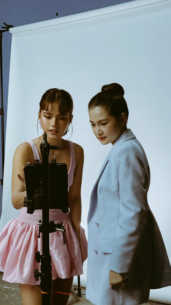 1 hr left :)

BARDAxMATHON On BidaBida
#BidaBidaSaNetfelixEp3
#MarisRacal
<a href="/MissMarisRacal/">Maris Racal</a> <a href="/dealwithBARBIE/">Barbie Forteza</a> 

<a href="/MaThonOFC/">MaThon Official</a> <a href="/BarDaOFC/">BarDa Official ✨</a>