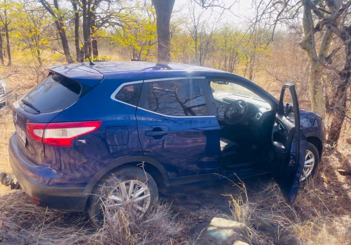 SANDF_ZA's tweet image. READ || More than two million rand worth of stolen vehicles were recovered by the South African National Defence Force in Limpopo.

facebook.com/share/p/d8TNvm…

Information by Captain Moses Semono and photographs by Captain Innocent Braaf.

#SANDF
#JointOperationsDivision