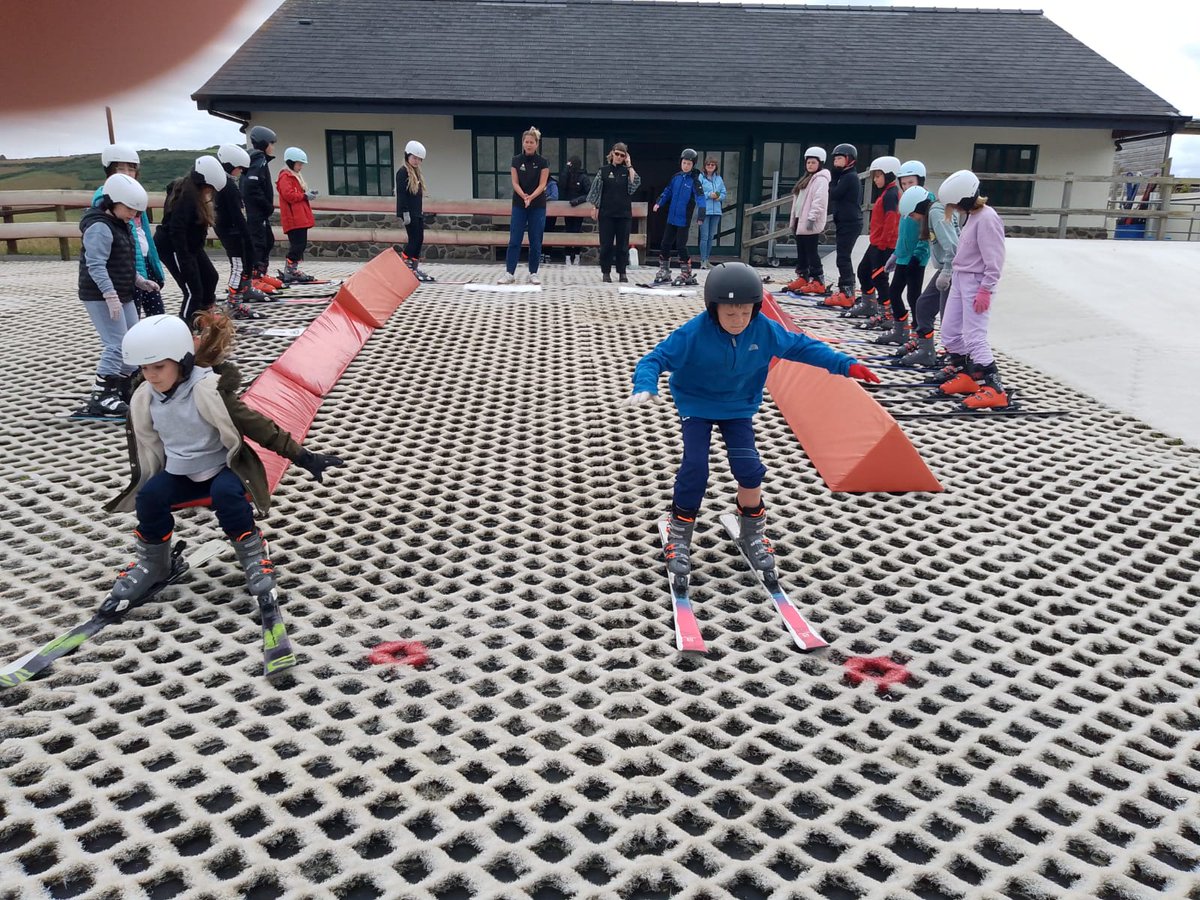 PontioBT's tweet photo. Da iawn chi! 🌟 #pontiobt #llangrannog2024 https://t.co/3uzivjpoTH