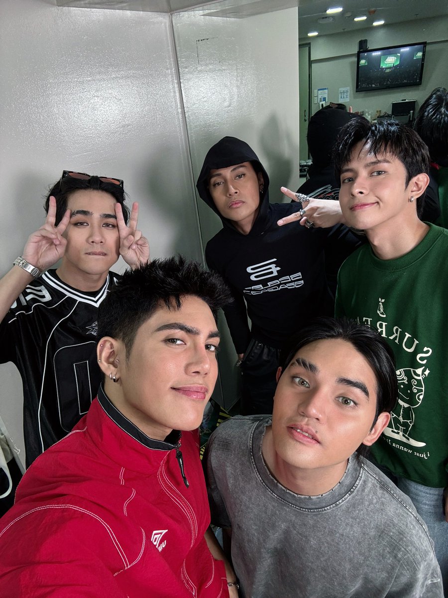 Soundcheck done! A'TIN! Handa na ba kayo? Kami? handang handa na mamaya para kay Ninang @Puregold_Ph! 
Oh sya! Kitakits! 💚

SB19 ROCKS ARANETA  
#SB19 #PuregoldNasaAtinAngPanalo