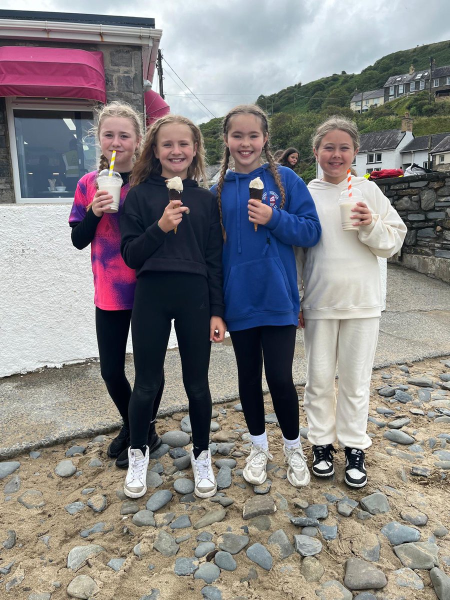 PontioBT's tweet photo. Hufen iâ blasus iawn!
Delicious ice cream! #pontiobt #llangrannog2024 https://t.co/Wp20CDyhqE
