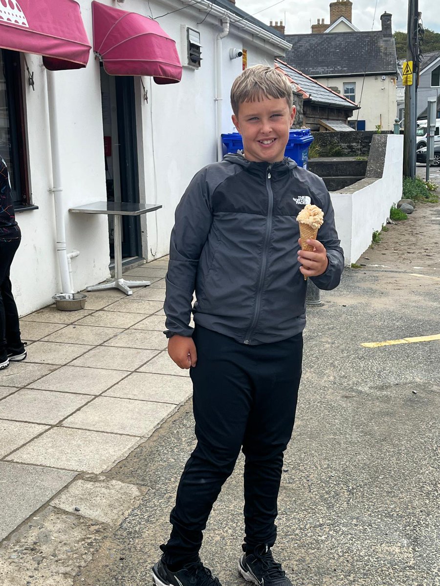 Hufen iâ blasus iawn!
Delicious ice cream! #pontiobt #llangrannog2024